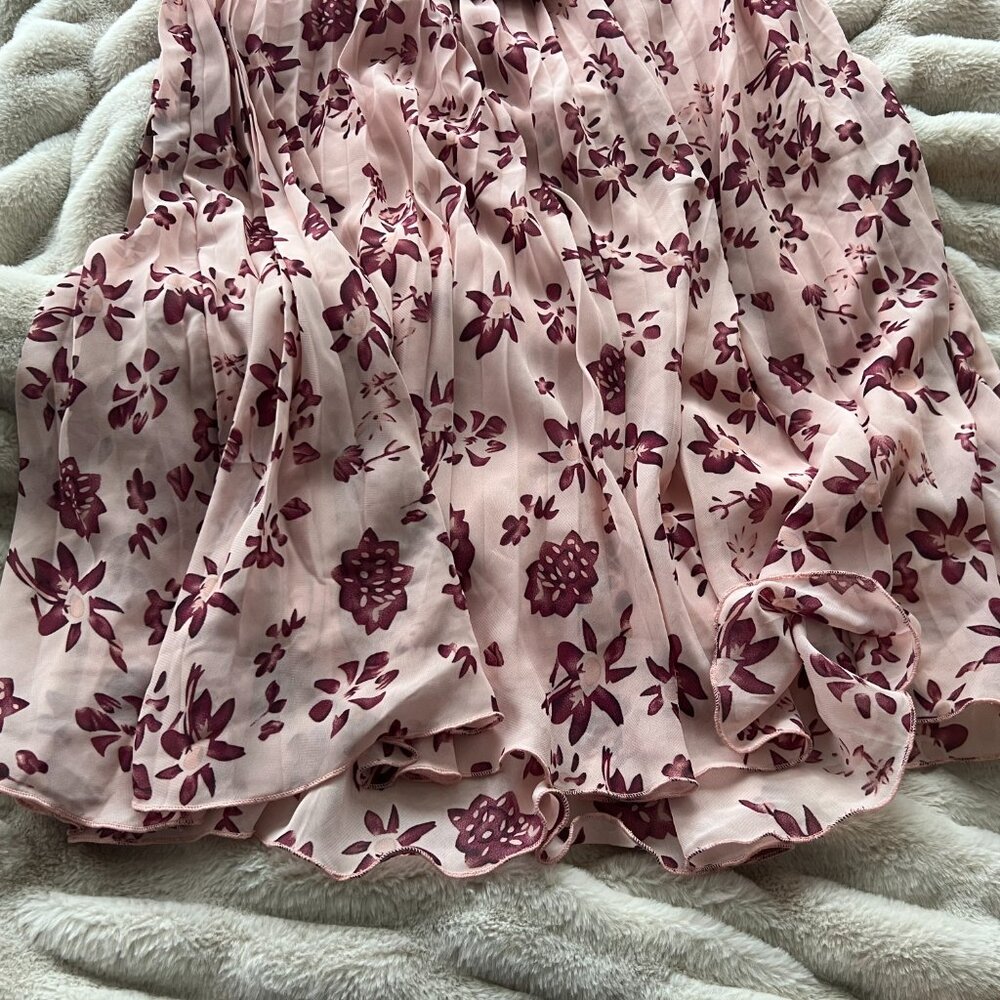WD-NY pink skirt with adorable floral design. So cute for the spring. - Picture 5 of 6